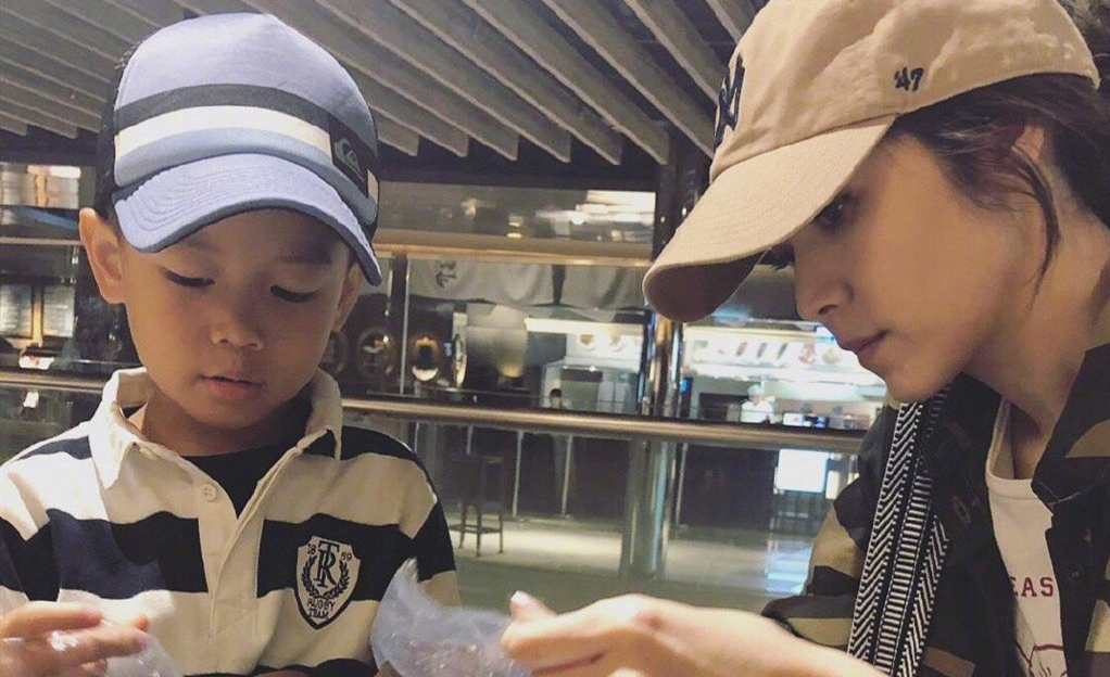 侯佩岑蔡依林失恋后的状态,侯佩岑被爆后蔡依林的采访