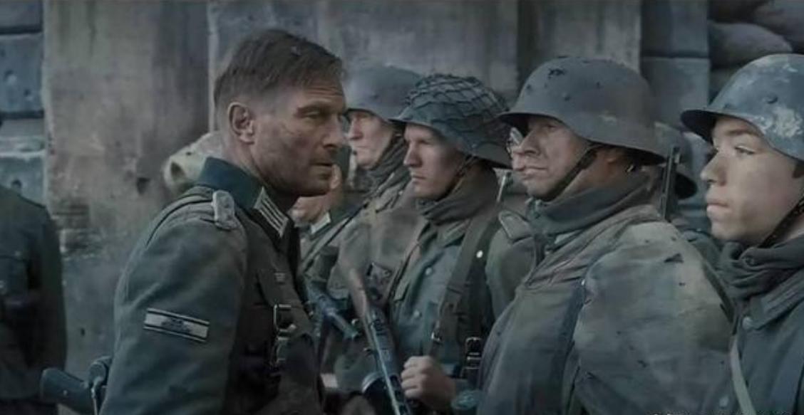 德军最后的救赎：杂牌德军护卫平民到覆灭，元首最后电报：它在哪