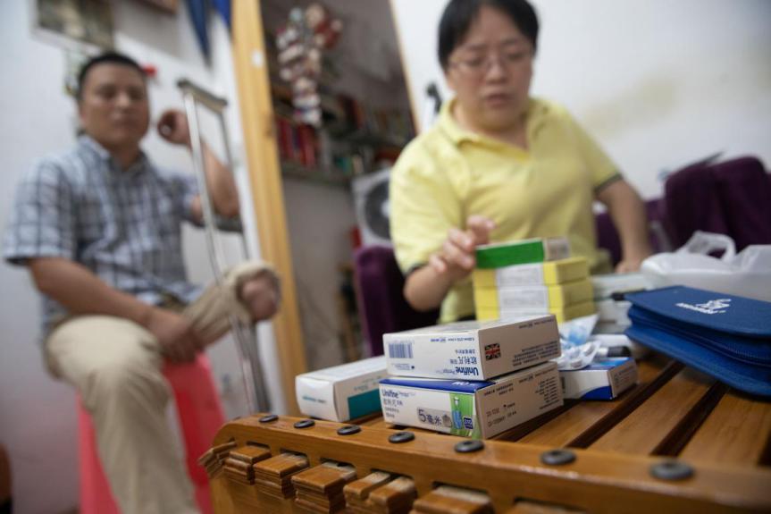 「真实故事」我们是残疾人,在深圳大芬村画画,有一天要做中国梵高