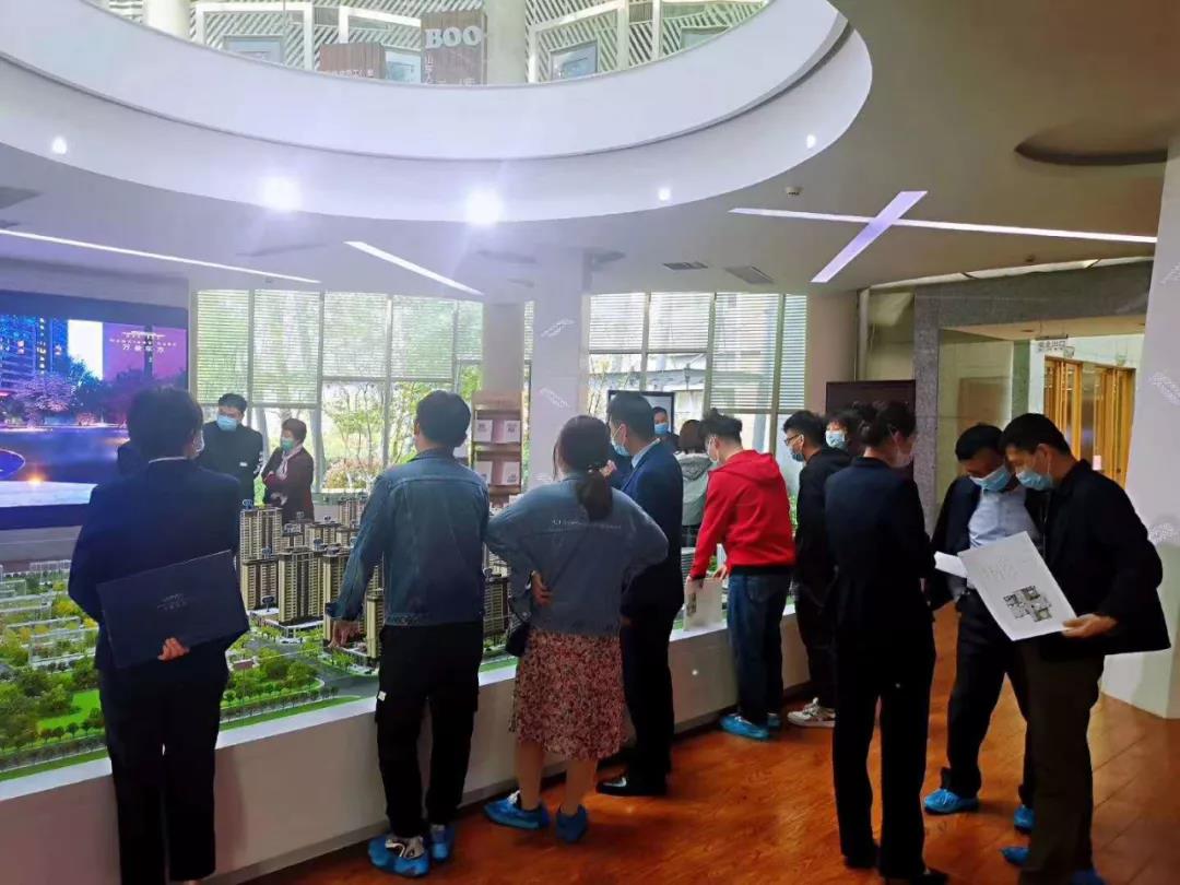 10999元起！学校+双公园+地铁！济南东站成熟大盘再扔价格*弹炸**！