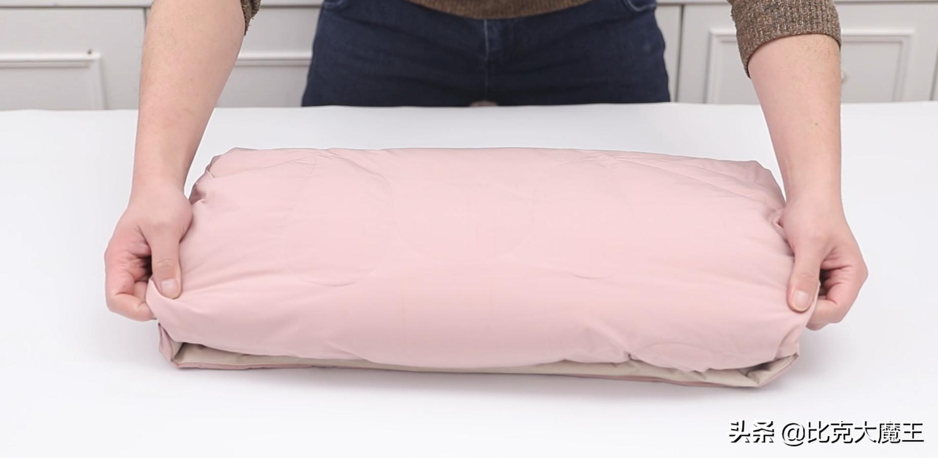 厚衣服怎么叠比较省空间,怎么叠厚衣服省空间行李箱