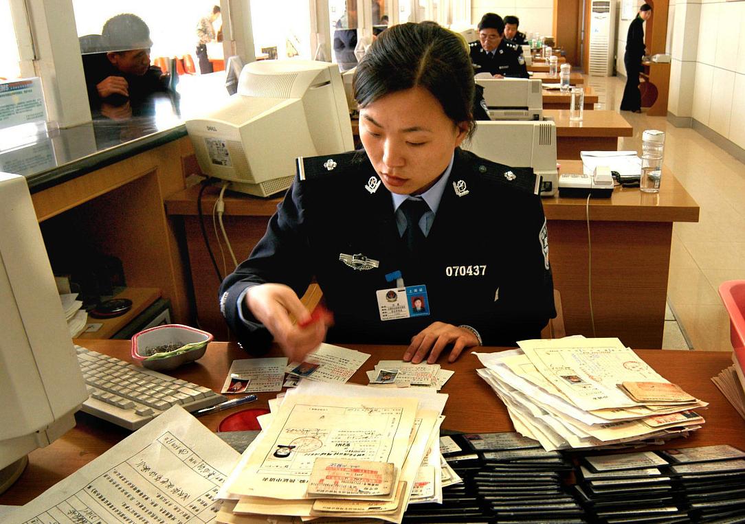 驾驶证过了半年忘了年审怎么办,驾驶证年审时间过了怎么办