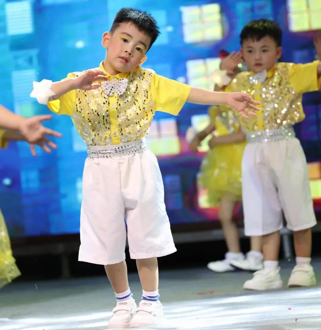 剑阁县鼓楼幼儿园庆祝中国*产党共**成立100周年暨毕业典礼文艺汇演