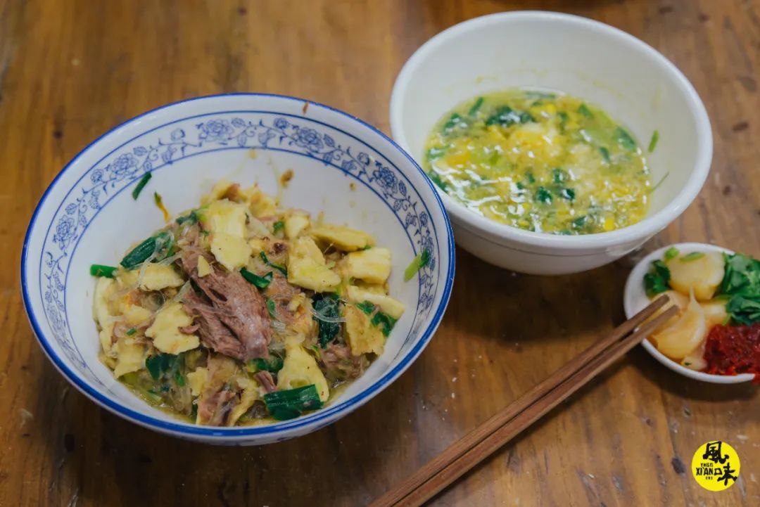 西安吃泡馍的真实视频,西安云片泡馍做法