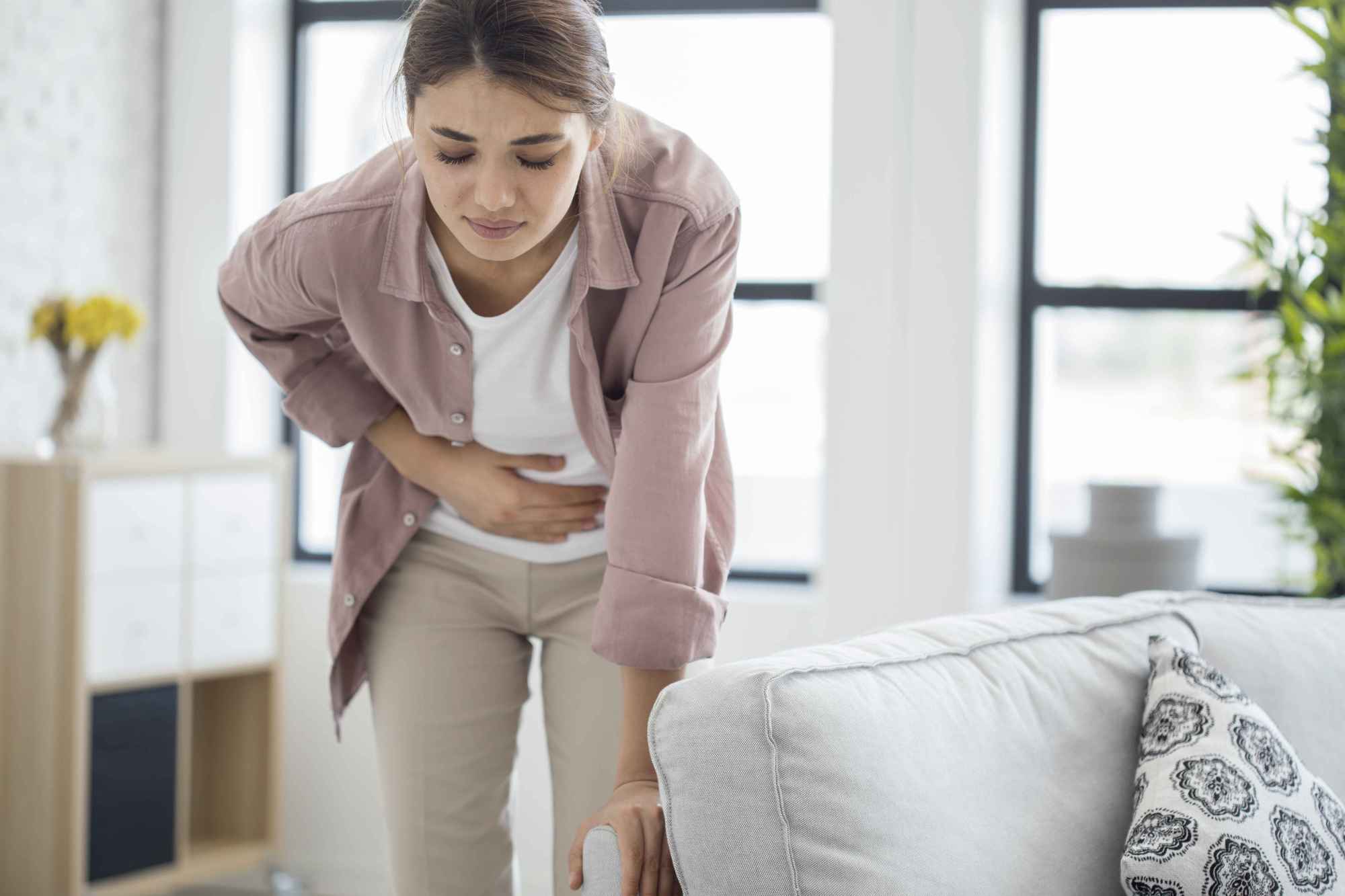 右侧腹部疼痛是怎么了？当心或是这8种疾病，“潜伏”在你身上