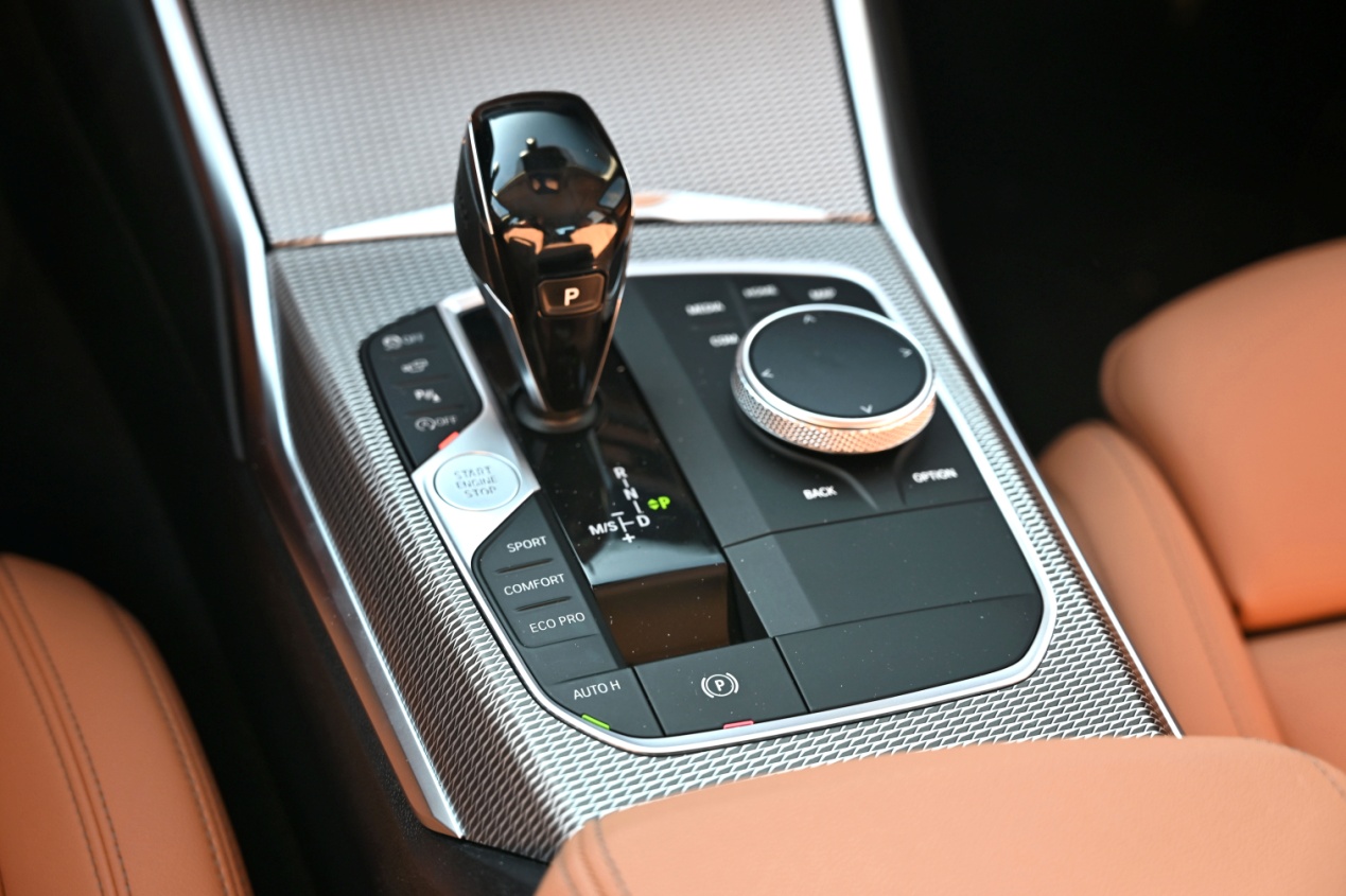 万变不离其宗试驾宝马330lixdrive,宝马330ixdrive曜夜m运动版试驾