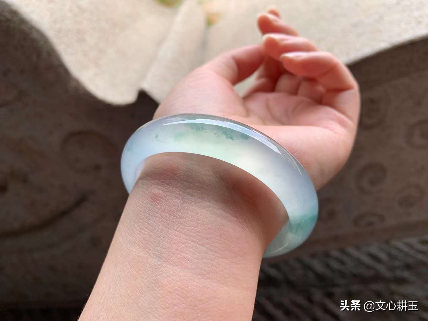 怎么简单摘下玉手镯,怎样轻松摘下金手镯