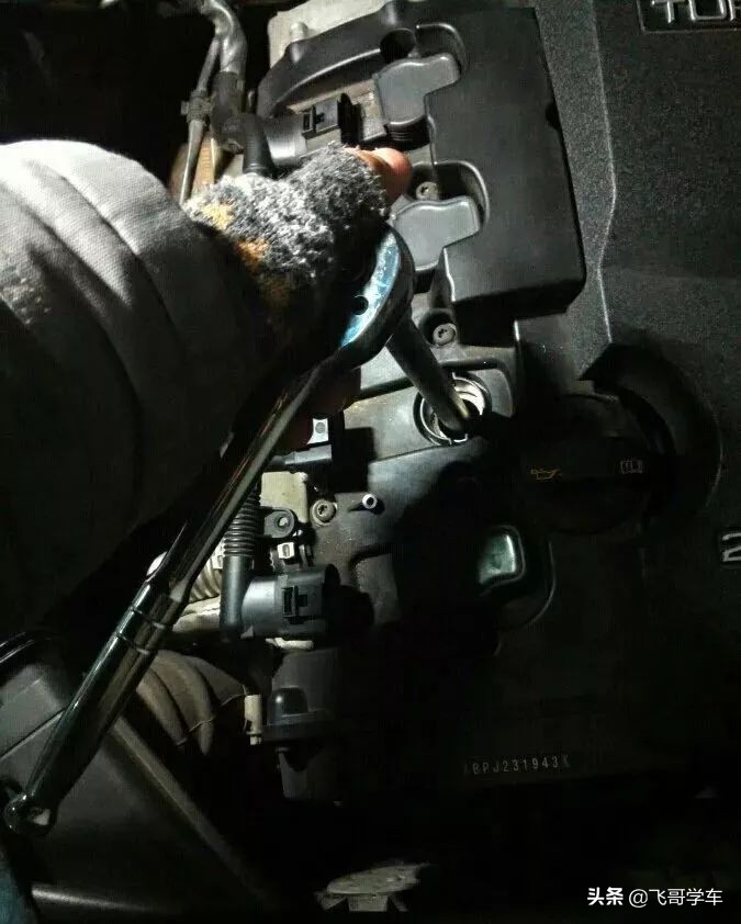 2011款2.0t奥迪a6l,最新款奥迪a6l更换火花塞教程