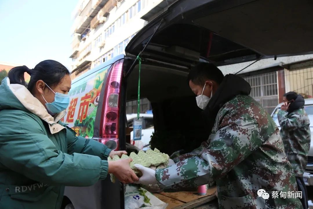 武汉蔡甸移动微超市有个“小气的小掌柜”