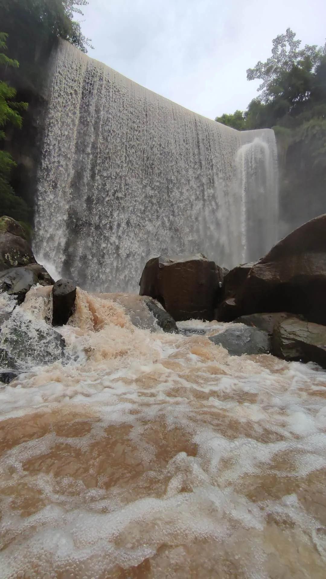 济南惊现黄果树瀑布般美景,惊现黄果树瀑布