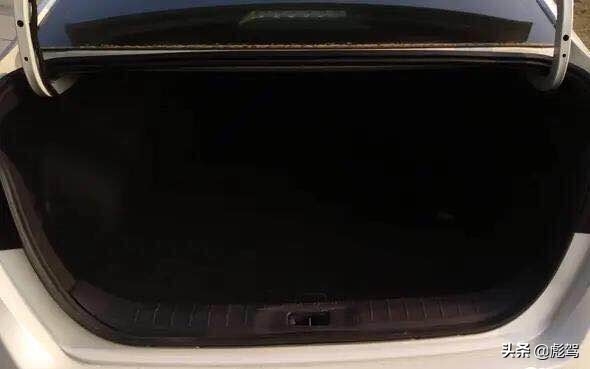 日系天籁2.5试驾视频,日产天籁2.0自吸深度测评