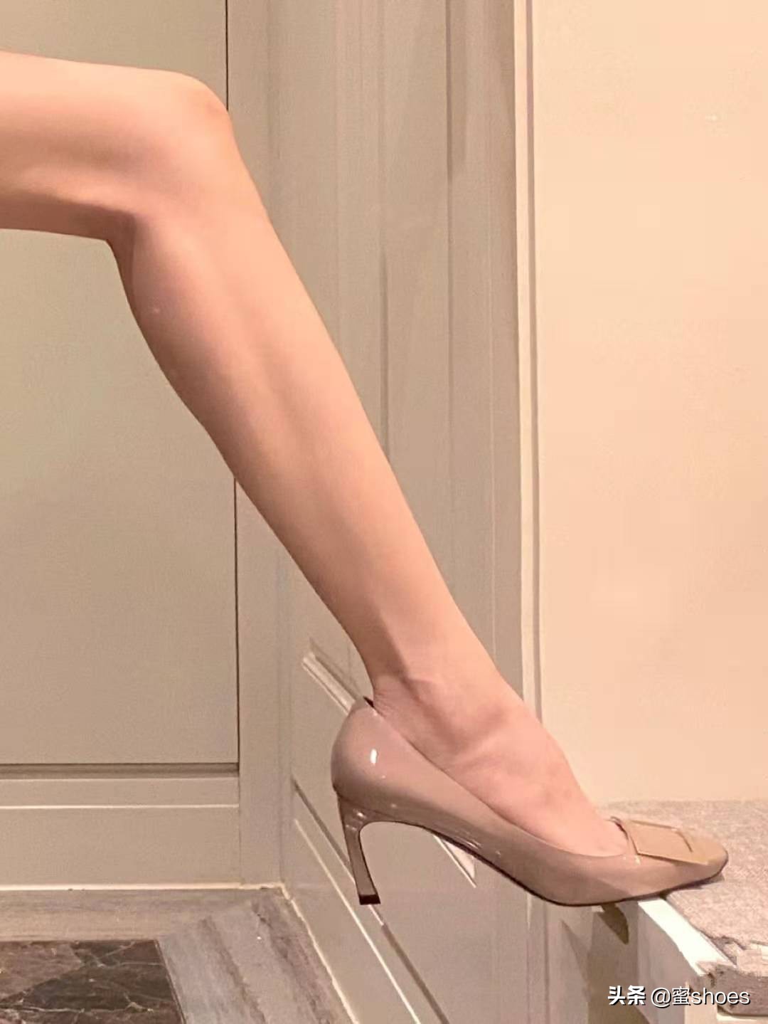 唐嫣衣着宽松引争议,唐嫣的私服穿搭真的知性又温柔