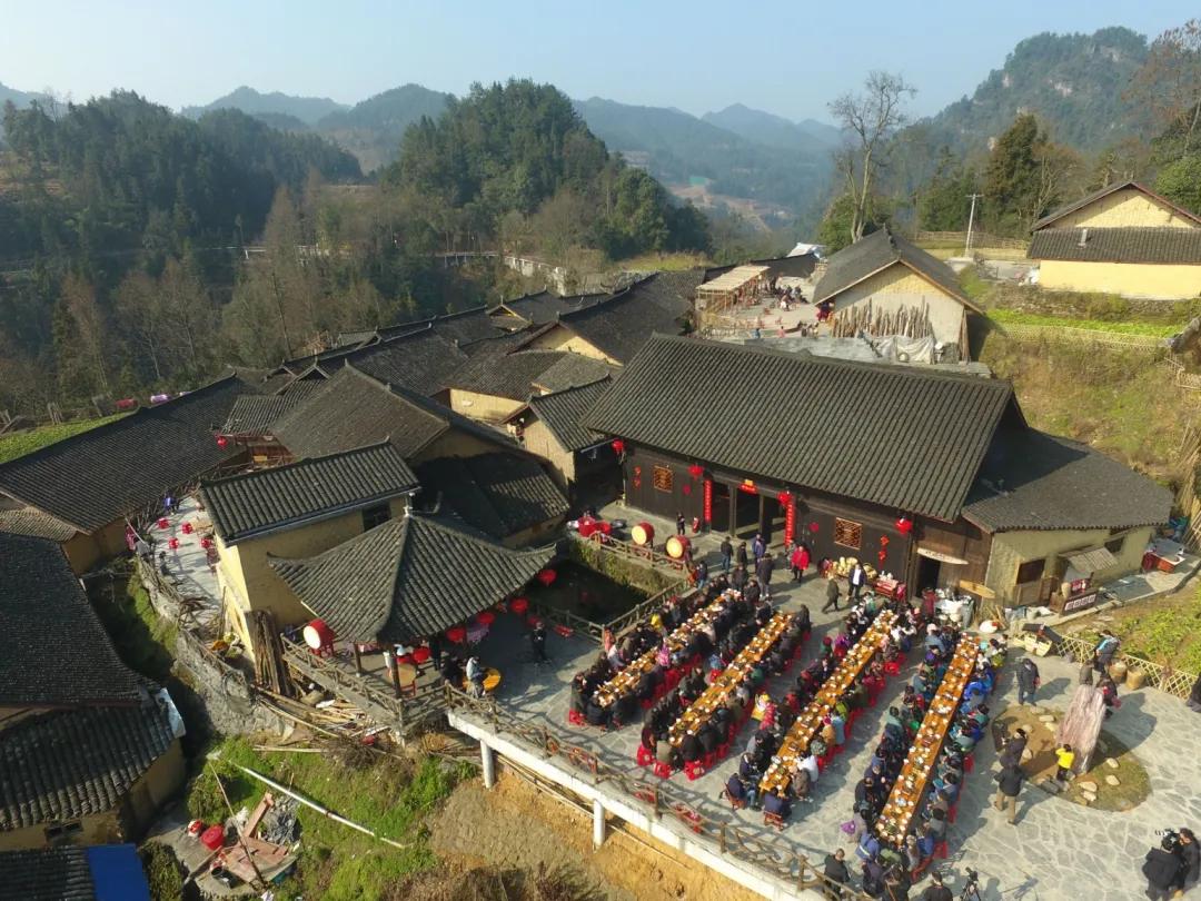 彪炳史册的伟大奇迹全文,脱贫攻坚彪炳史册的伟大壮举