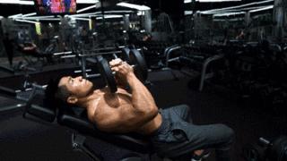 男生胸肌练太大撑衣服怎么办,胸肌能撑烂衣服吗