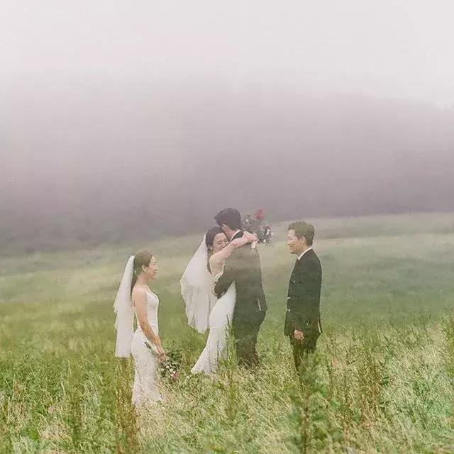 不拘泥形式的婚纱照,婚纱照小众风格这样拍也好看