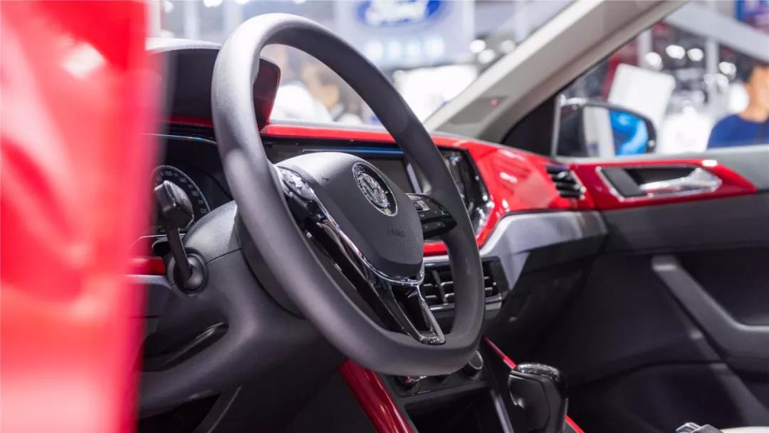 四代飞度和poloplus测评,想买大众polo好还是本田飞度好