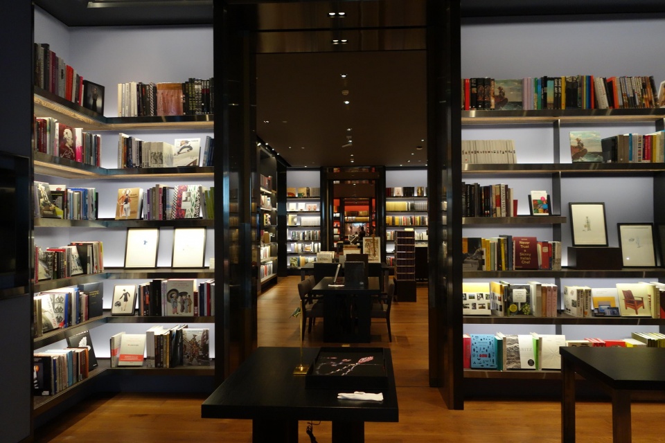 雅昌艺术中心藏品展厅,雅昌书墙