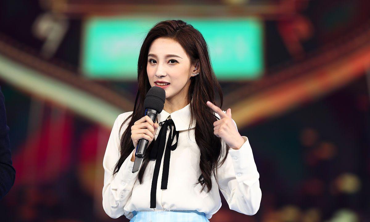 就在两天前，走秀时泳裤意外滑落的马凡舒，喜获新身份潇洒再出发