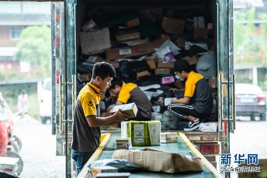 总书记关切高质量发展|“小镇青年”购物车里的消费新天地——下沉市场消费旺助稳增长预期