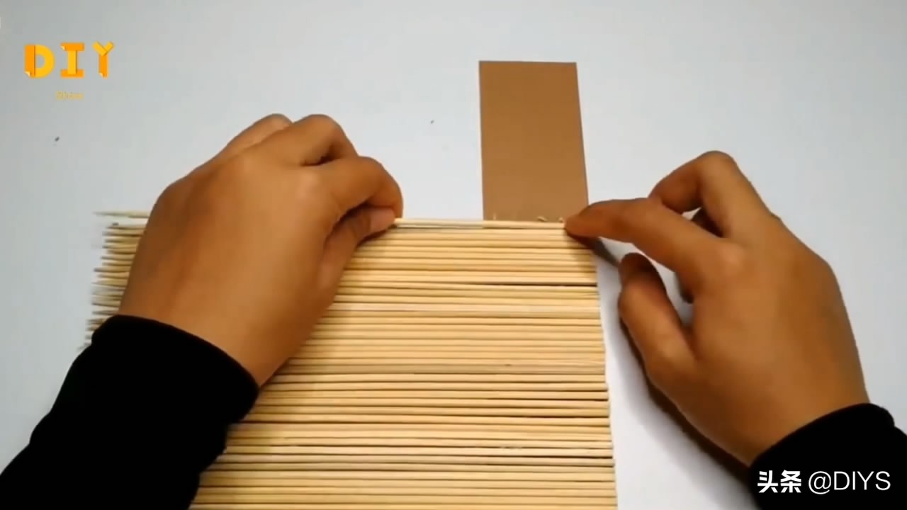 如何制作小花篮最简单的,简易竹签花篮手工制作视频