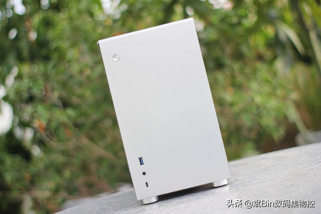 乔思伯v10机箱硬盘放哪里,乔思伯u4plus和v10