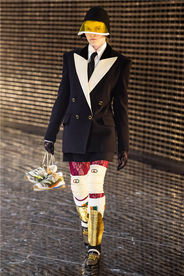 Gucci护膝上热搜copy“跪的容易”来圈钱？