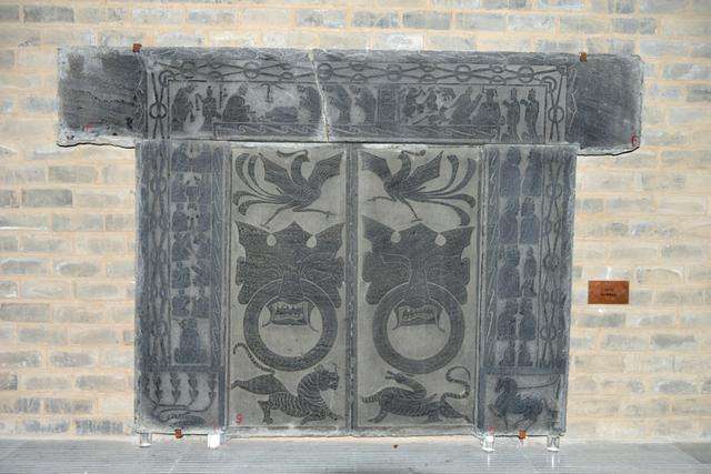 古代实木大门对比现代防盗门,汉代防盗门图片