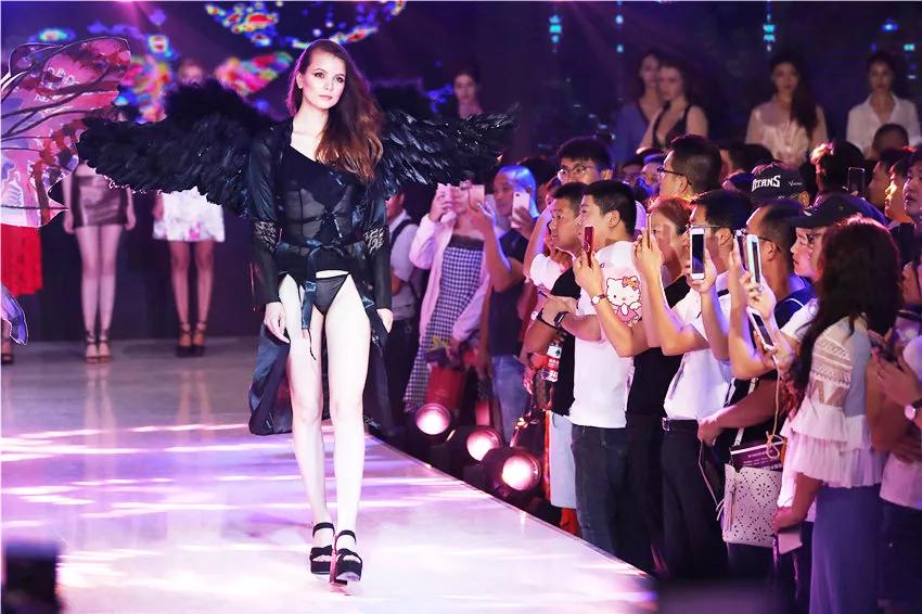 90后小伙休学创业,90后卖内衣赚3亿