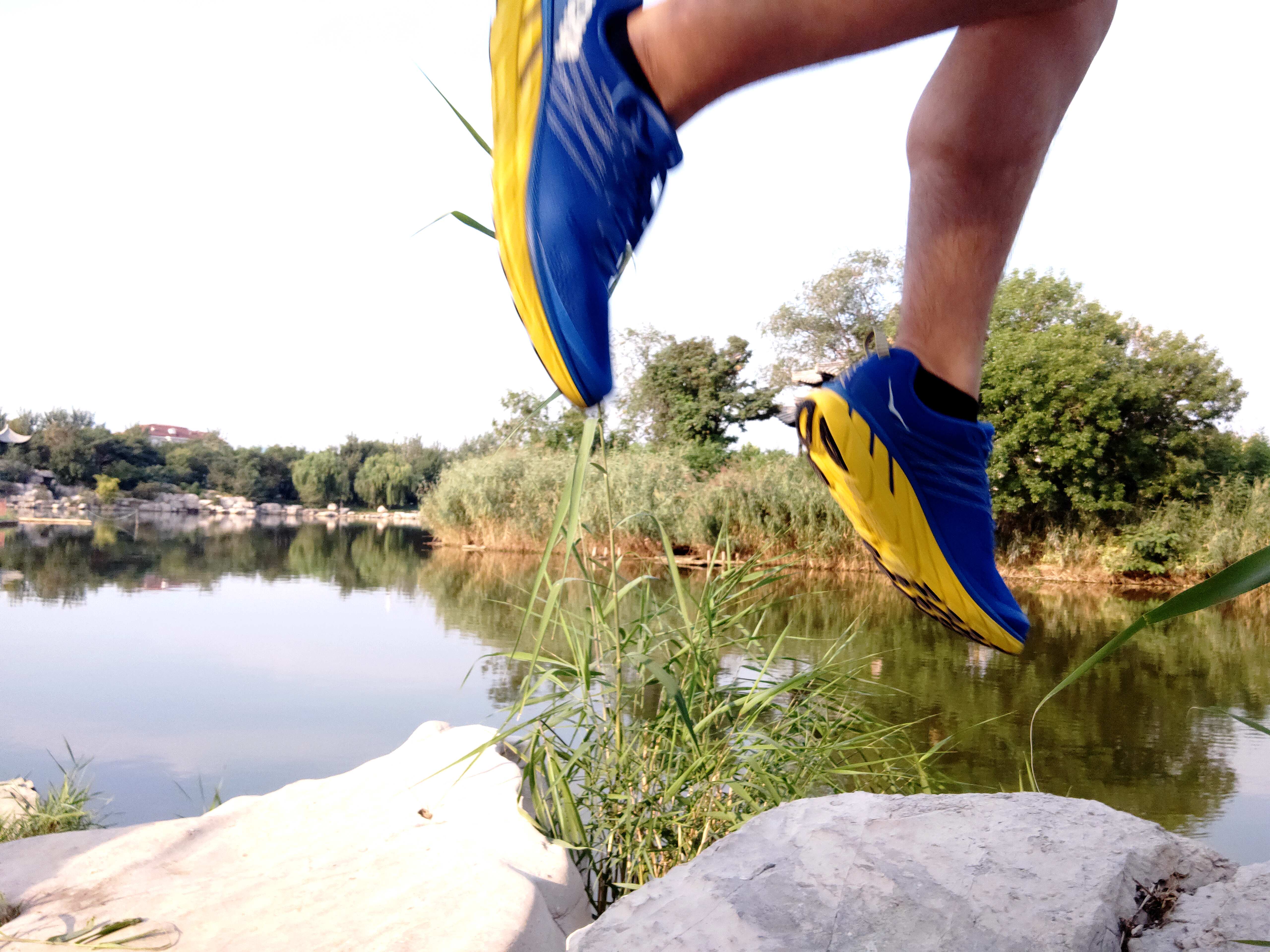 hoka大体重缓震跑鞋测评,稳定支撑缓震跑鞋评测