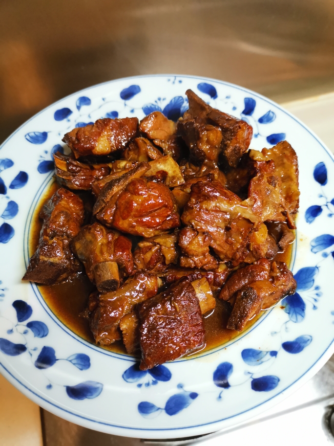 家常红烧排骨的懒人做法配料简单,红烧排骨家庭超简单做法
