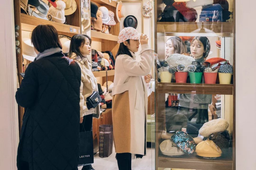 鍗楀潽鍦颁笅璐墿澶╁爞,鍦颁笅鍟嗗満閲嶅簡琚仐蹇樼殑璐墿澶╁爞