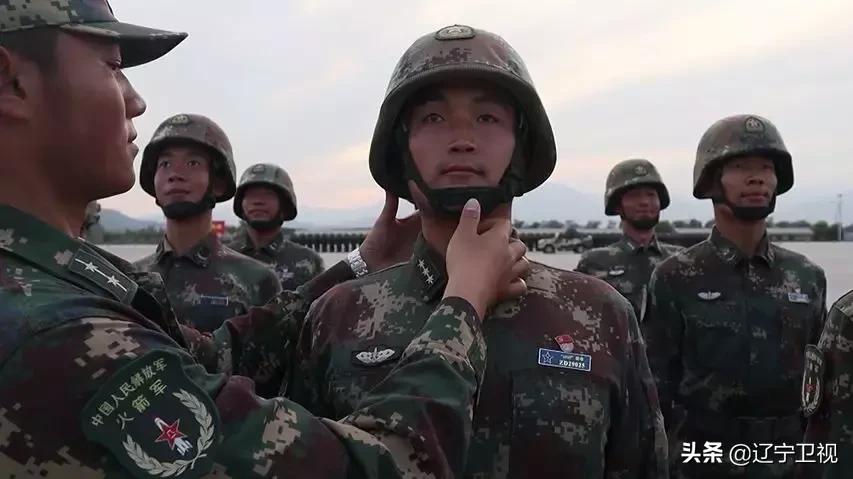 一对父子兵阅兵,共同上阵的父子兵