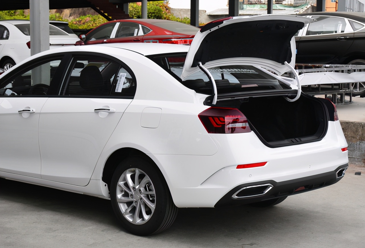 吉利帝豪7万多落地,7万预算买吉利帝豪