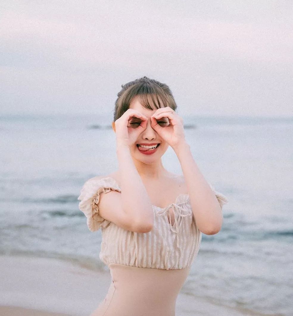 拍照尴尬怎么化解,拍照不自然不上镜的解决办法