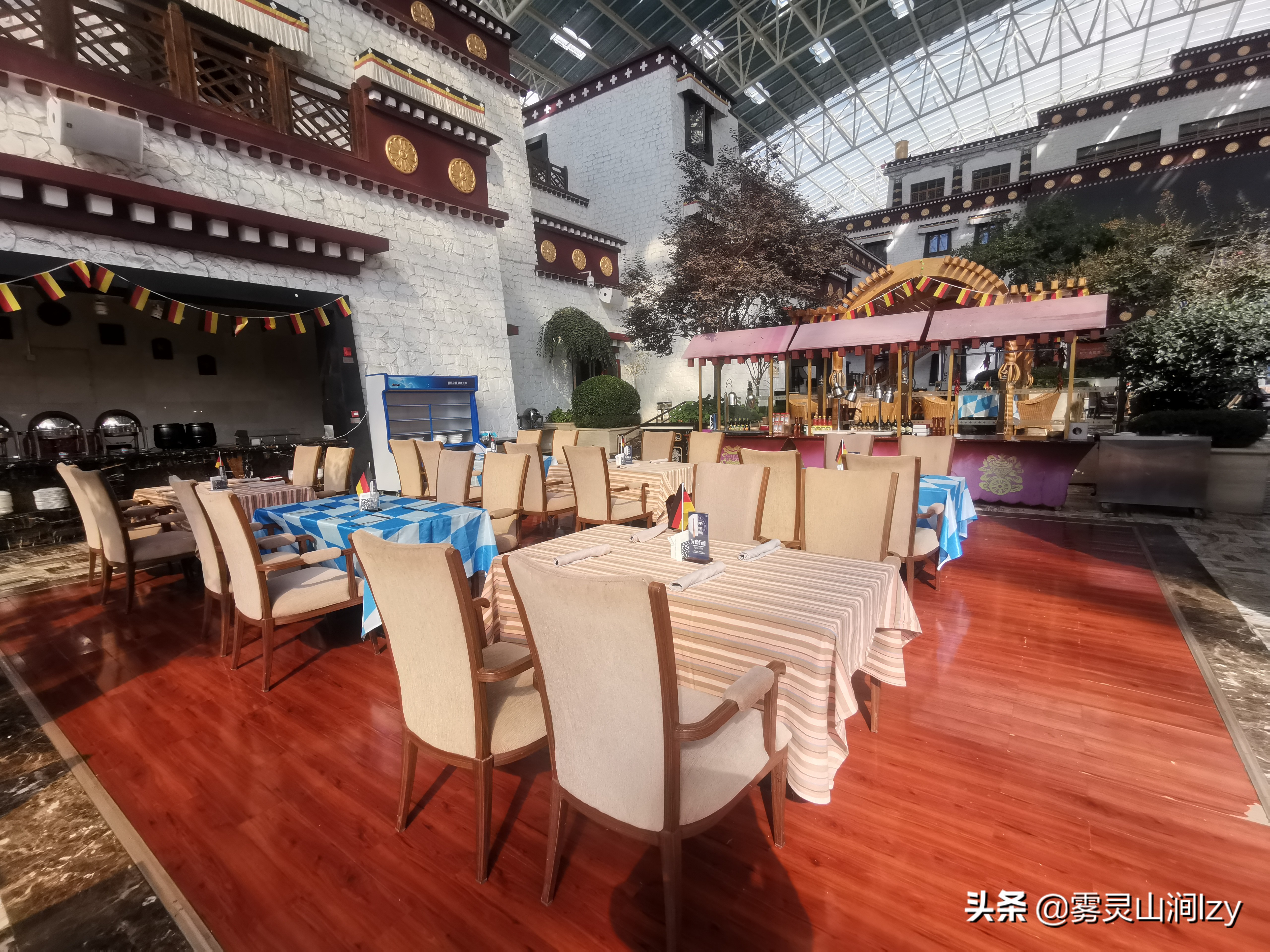 蓝天白云下的雪域高原布达拉宫,蓝天之下日光之城简介