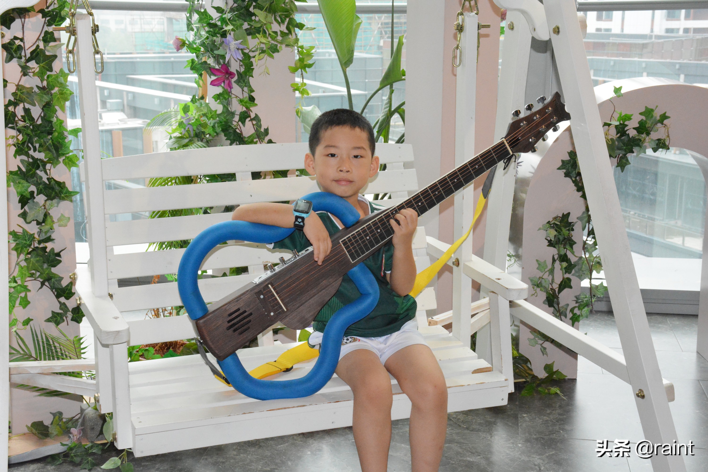 释放狂野,发挥潜能,演风采——力稳旅行吉他体验