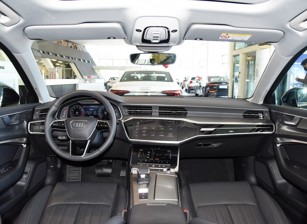 奥迪a6l乞丐版内饰,预算不到四十买啥车