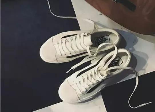 2020十大最火潮鞋百搭,2018最火的4双鞋穿上时髦一整年