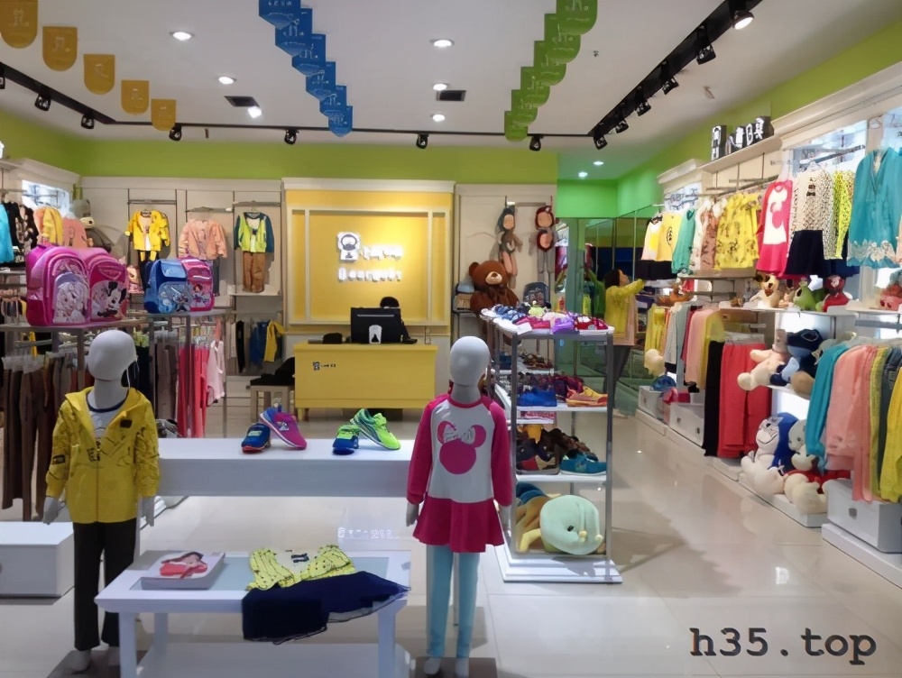 最新童装店双门头装修效果图,童装店怎么装修才有顾客