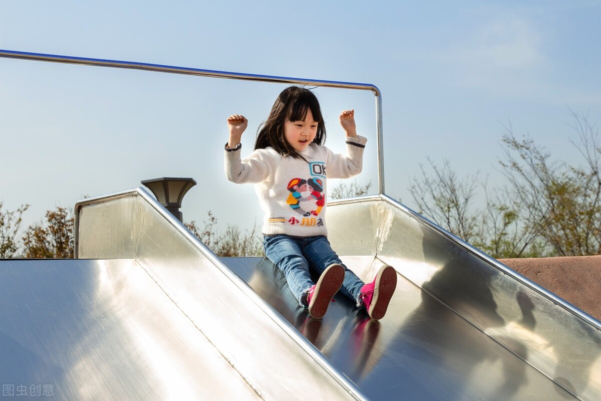 大魔王带孩子回家视频,孩子在家里是小绵羊怎么办