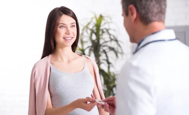 传播性极强的生殖器疱疹会影响生育，患病后要做好这三件事