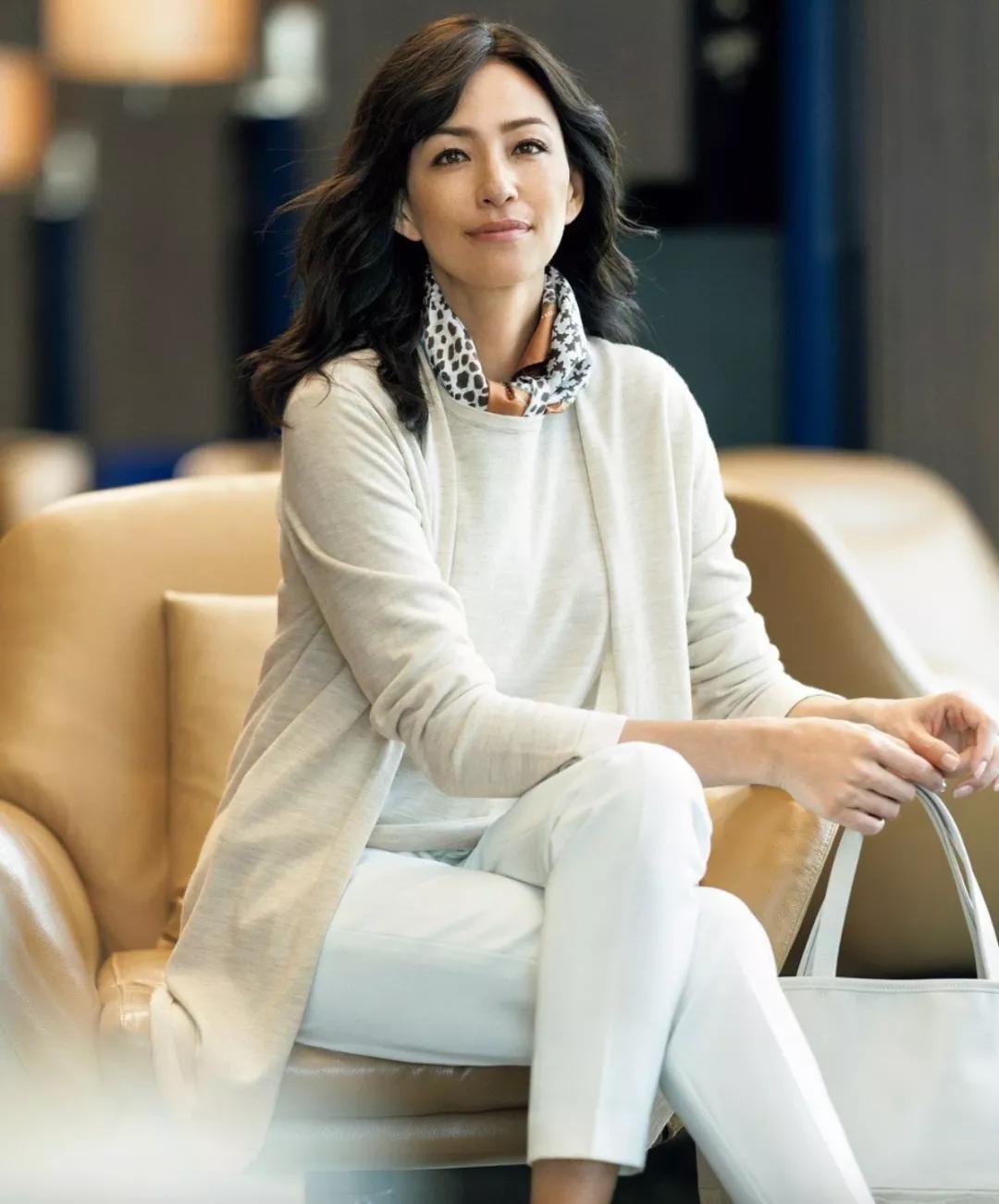 小方巾各种系法时尚,小方巾的10种最美系法配大衣