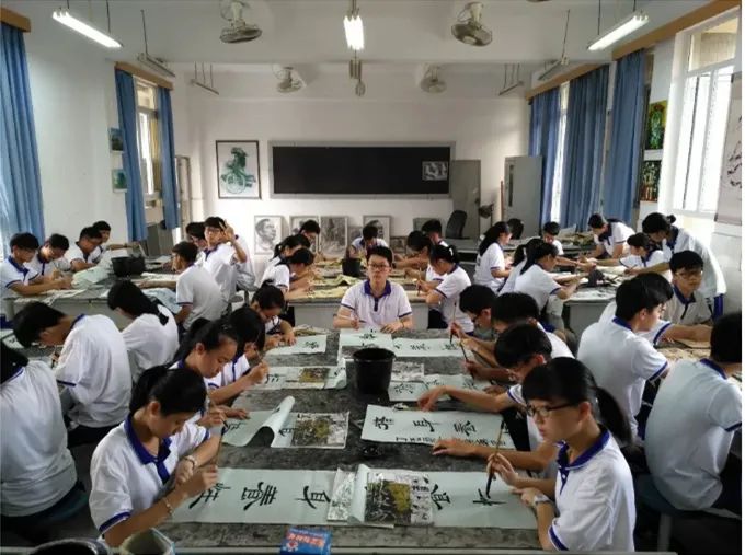 笔韵墨香放异彩，丰富舞台漫云中——广州市白云中学欢迎您