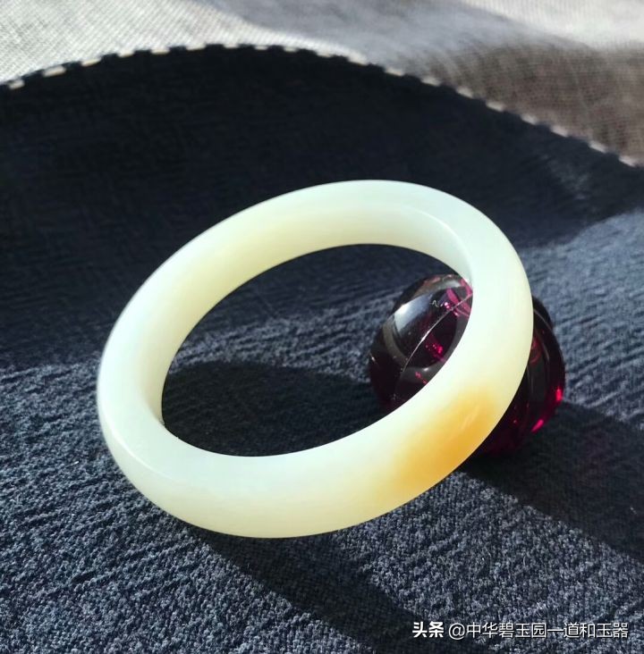 和田玉鉴宝大讲堂,糖色和田玉镯