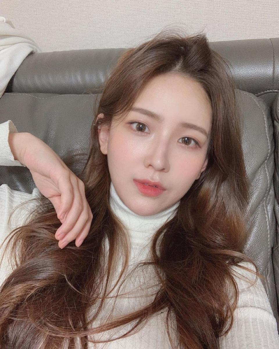 显白发色不用褪色就很好看的发色,发色推荐显白高级夏季