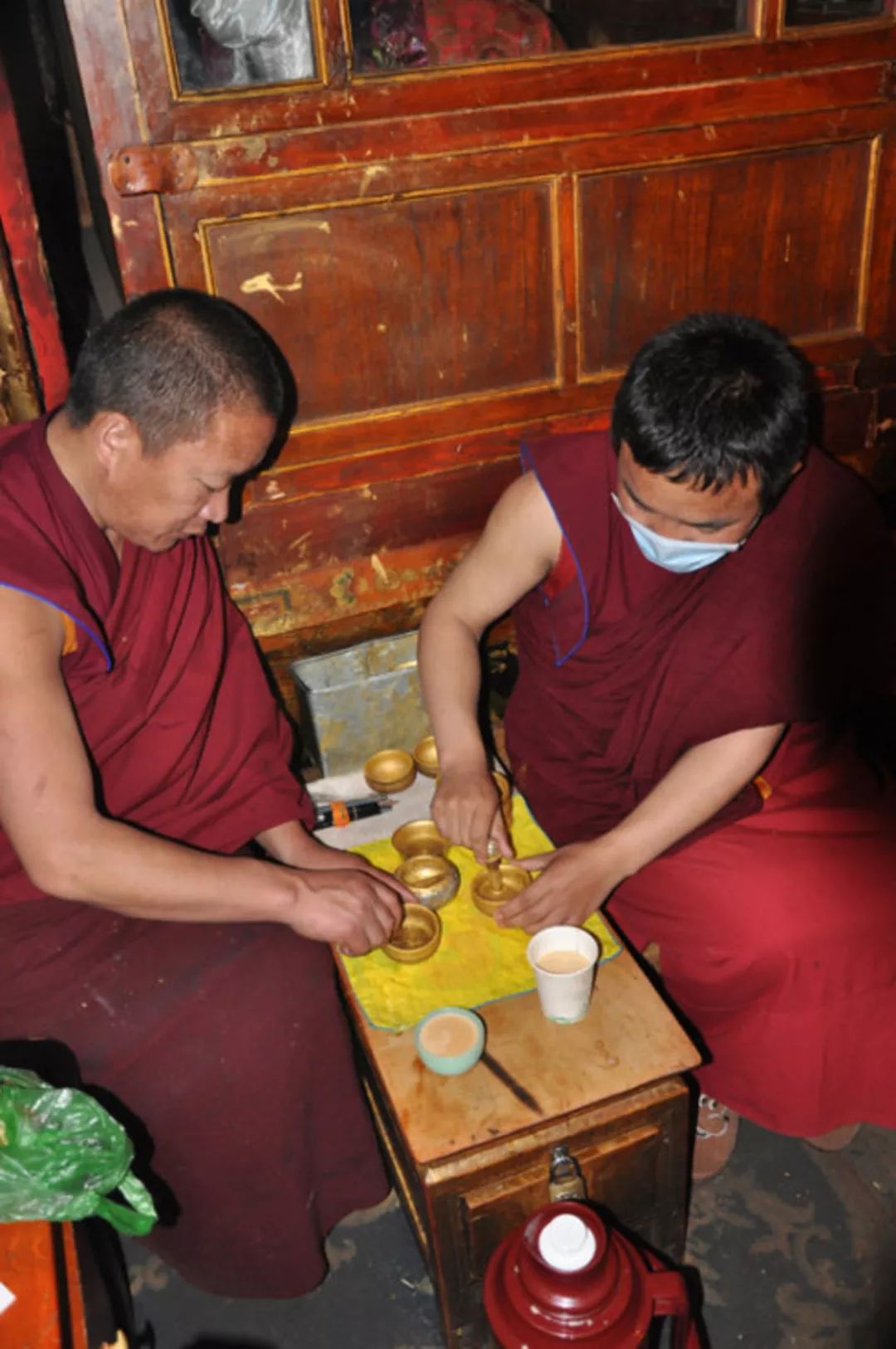 大昭寺刷金佛全过程,大昭寺可以给佛像涂金吗