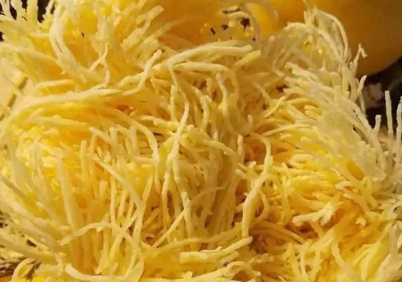 这食材第一次见，误以为是南瓜，切开后一圈圈拉丝，拌完像鱼翅