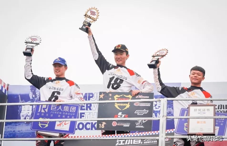 这摩托真好喝。。。不对....这酒真好骑！