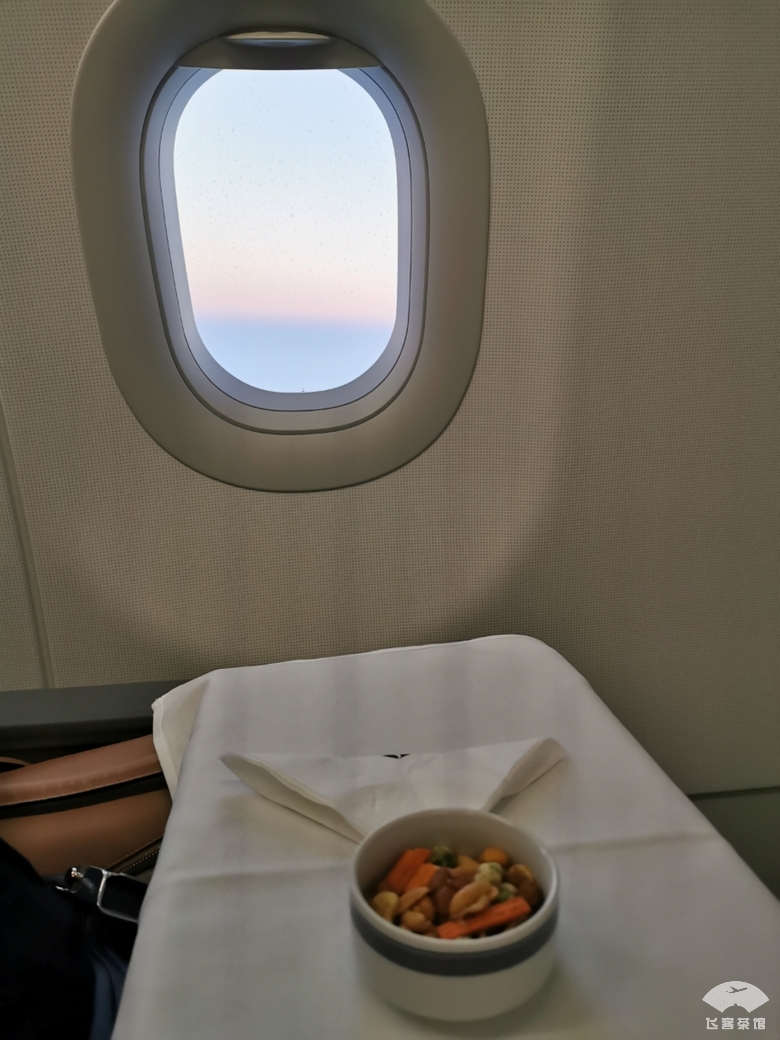 感觉捡到宝了！坐飞机前收到邮件，第2020位旅客提供升舱礼遇