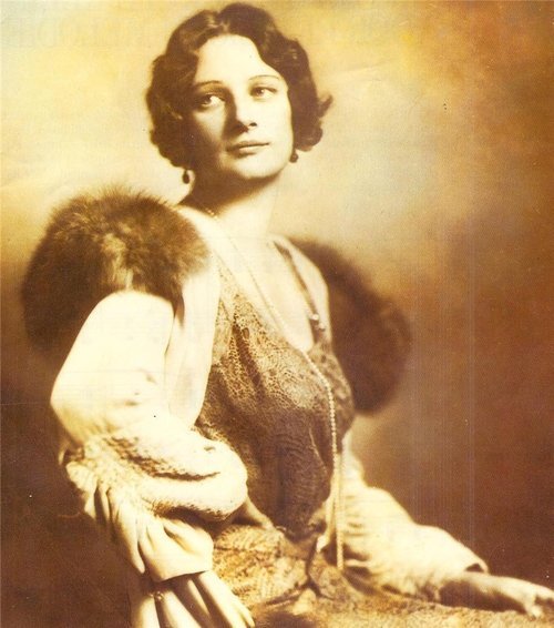 比利时王后阿斯特丽德,她善良美丽如白月光,却天妒红颜遭遇车祸